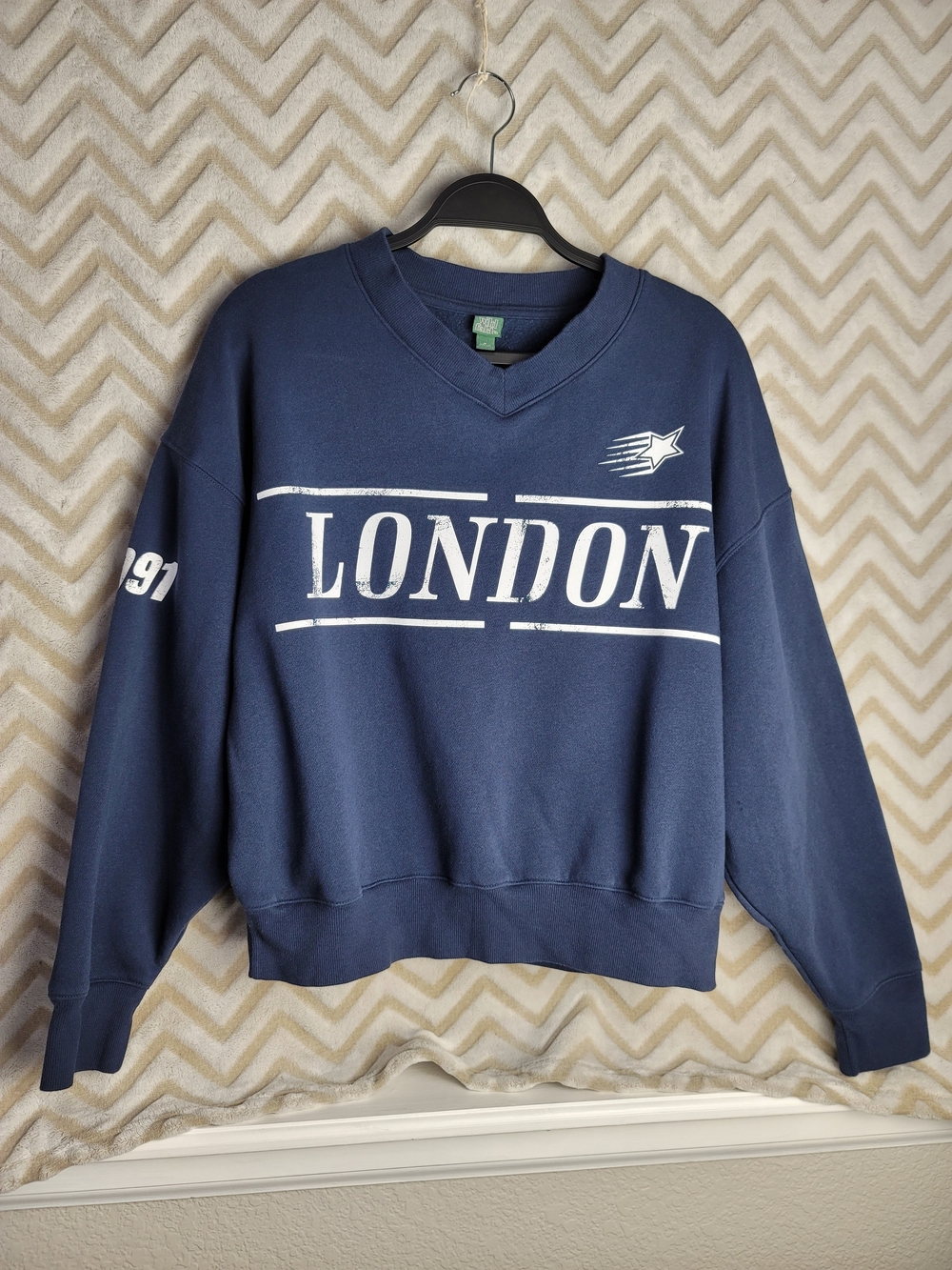 wild fable Navy V-Neck 'LONDON' Graphic Sweater